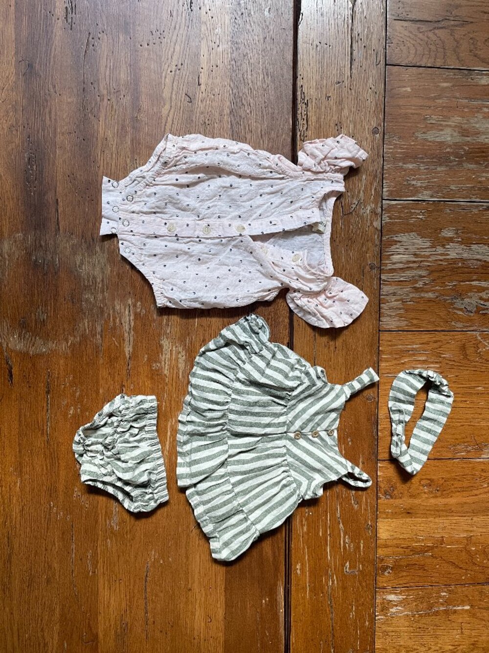 Lot of 2 - Bodysuit and matching 3-piece set, 0-3M
